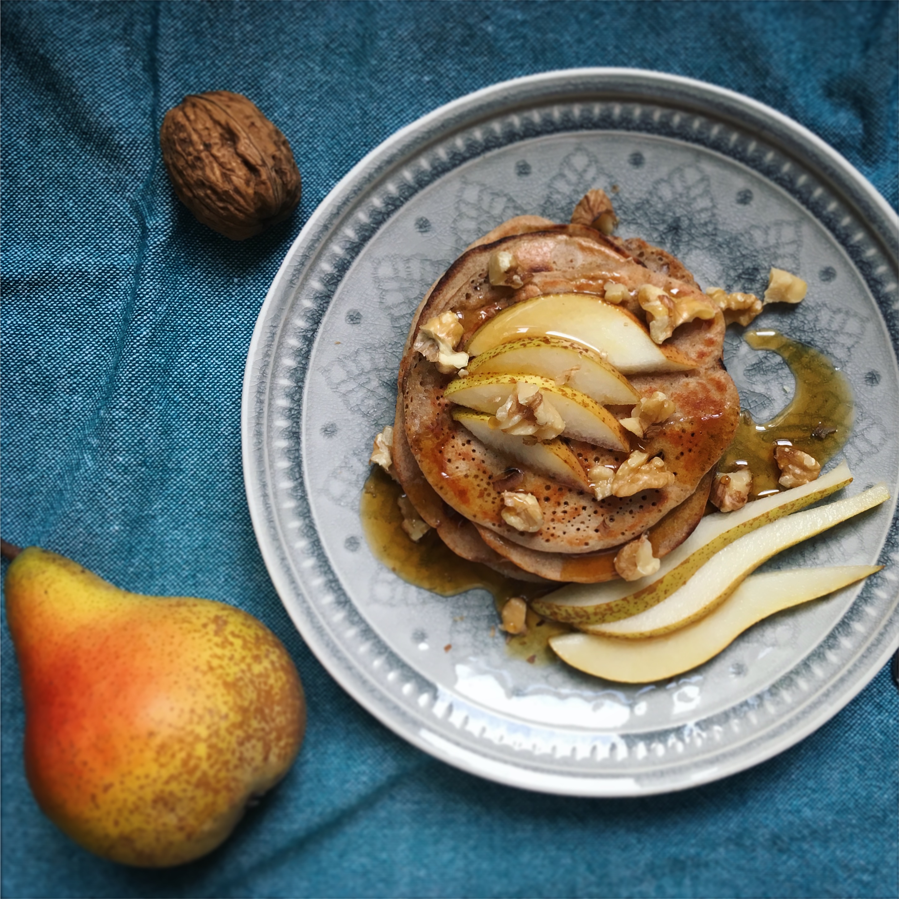 Herbstliche Muntermacher: Dinkelpancakes mit Birnen, Walnüssen und ...